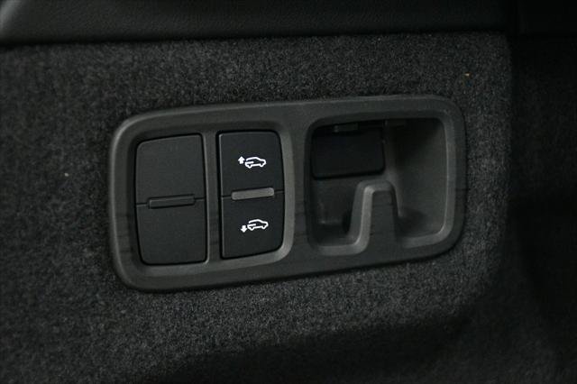 Used 2025 Lamborghini Urus SE AWD/4WD image 20