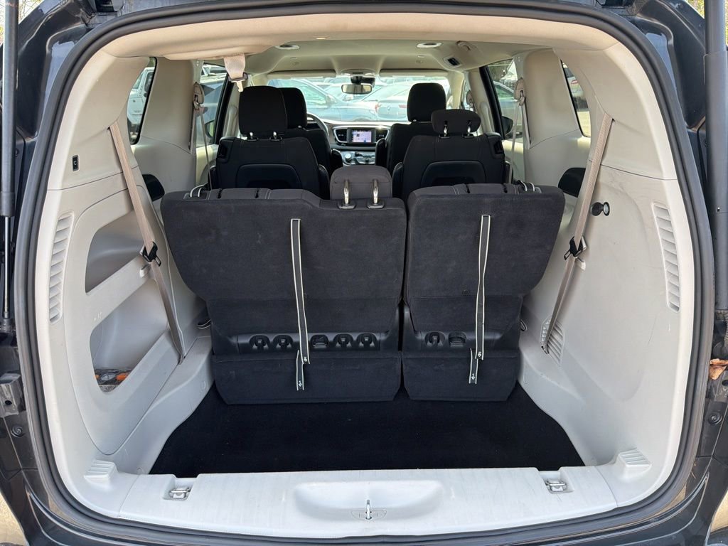 Used 2023 Chrysler Voyager LX image 25