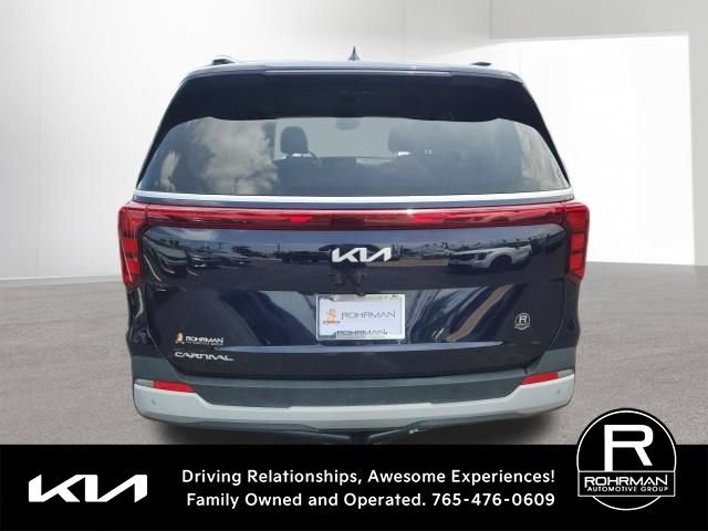 Used 2025 Kia Carnival EX FWD image 5
