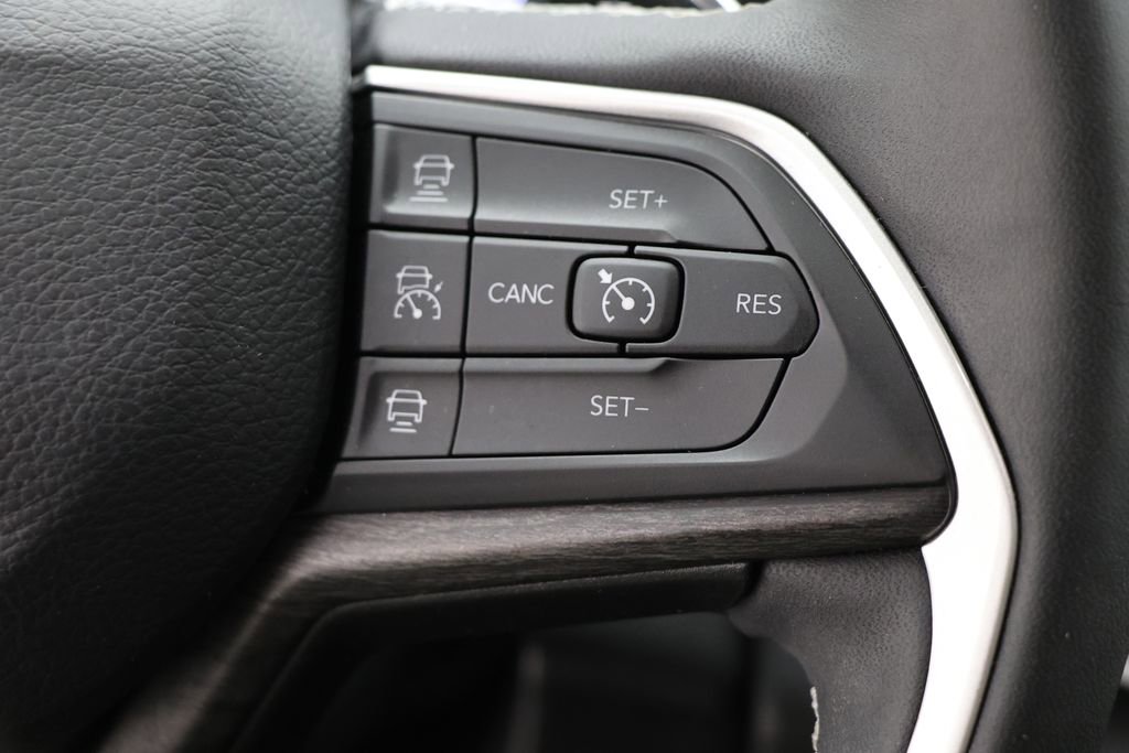 Used 2023 Jeep Grand Cherokee Limited image 20