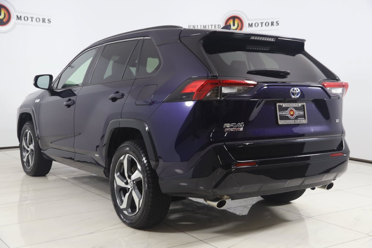 Used 2024 Toyota RAV4 SE w/ Weather & Moonroof Package AWD/4WD image 4