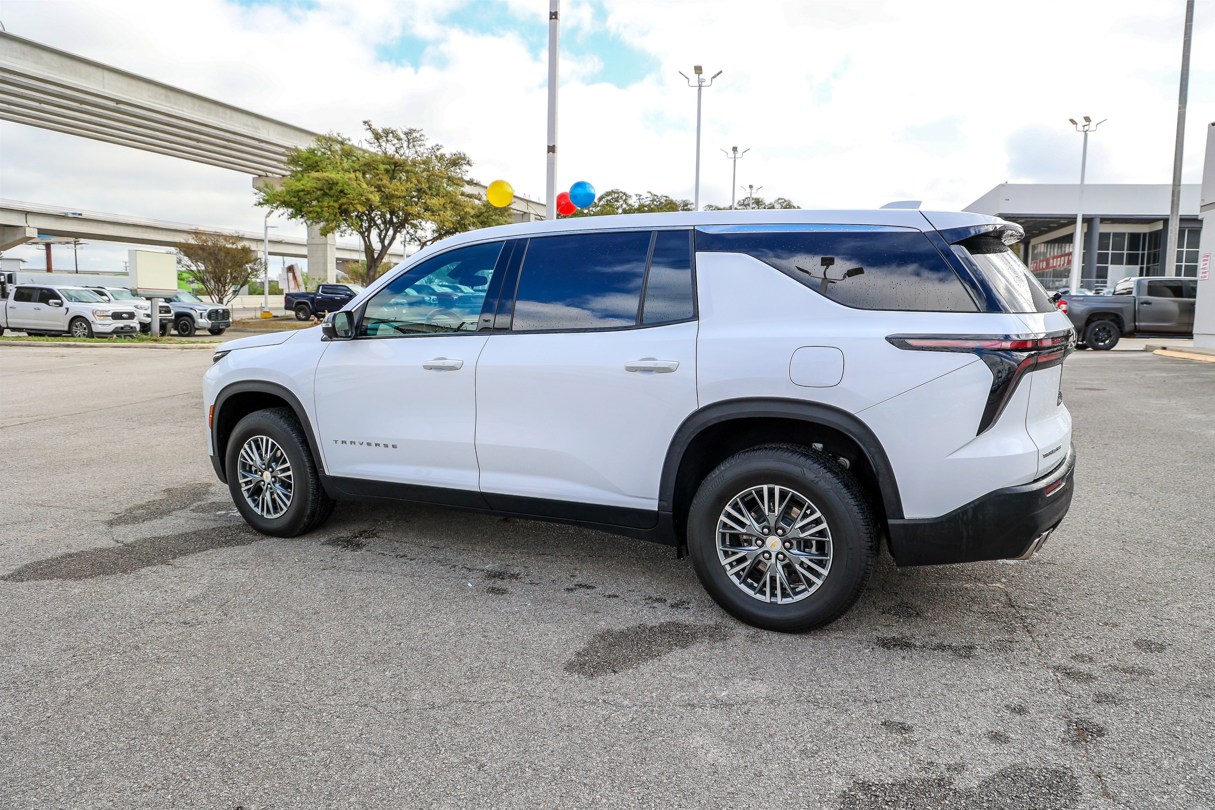 Used 2024 Chevrolet Traverse LS image 10