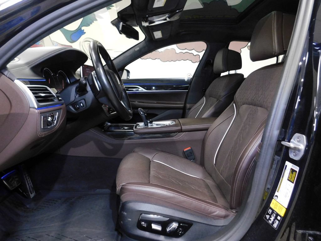 Used 2019 BMW 750i xDrive AWD/4WD image 26