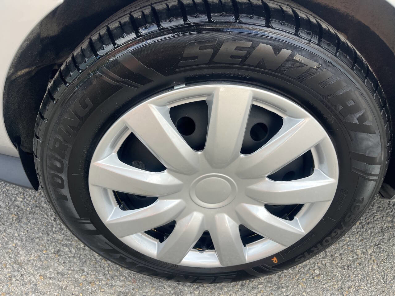 Used 2013 Ford Fiesta SE image 17