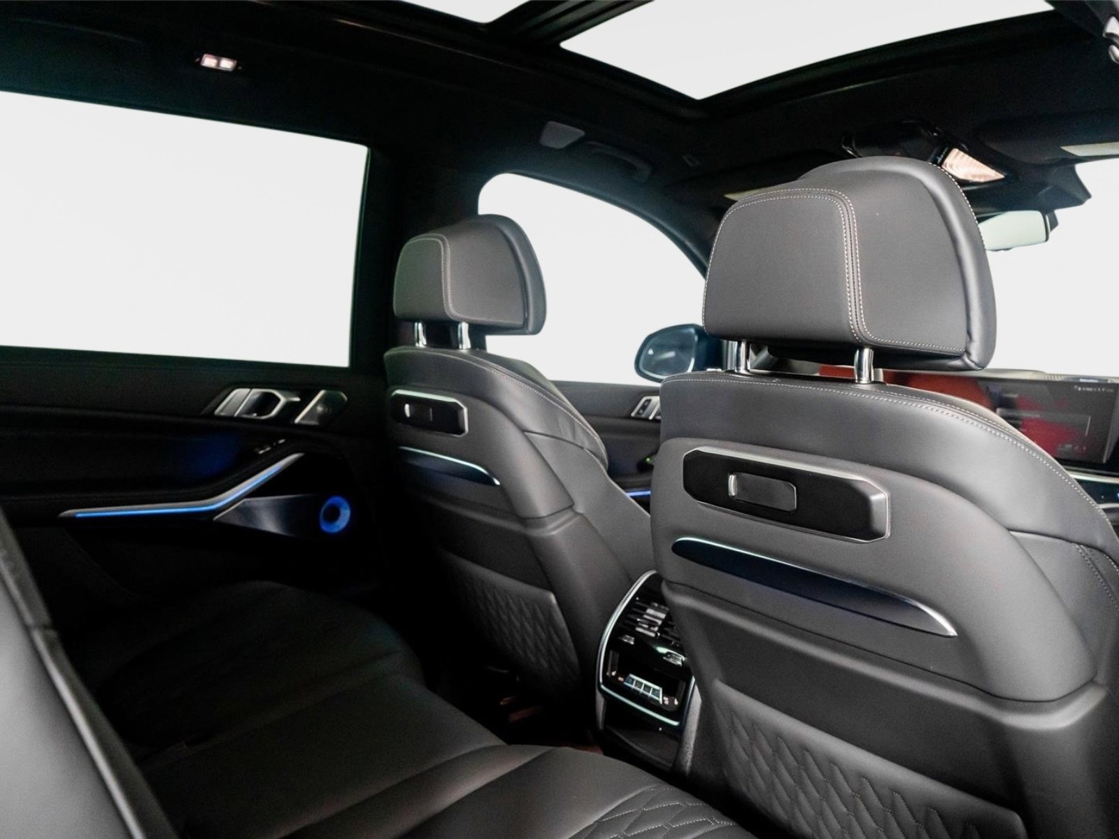 Used 2025 BMW ALPINA XB7 AWD/4WD image 50