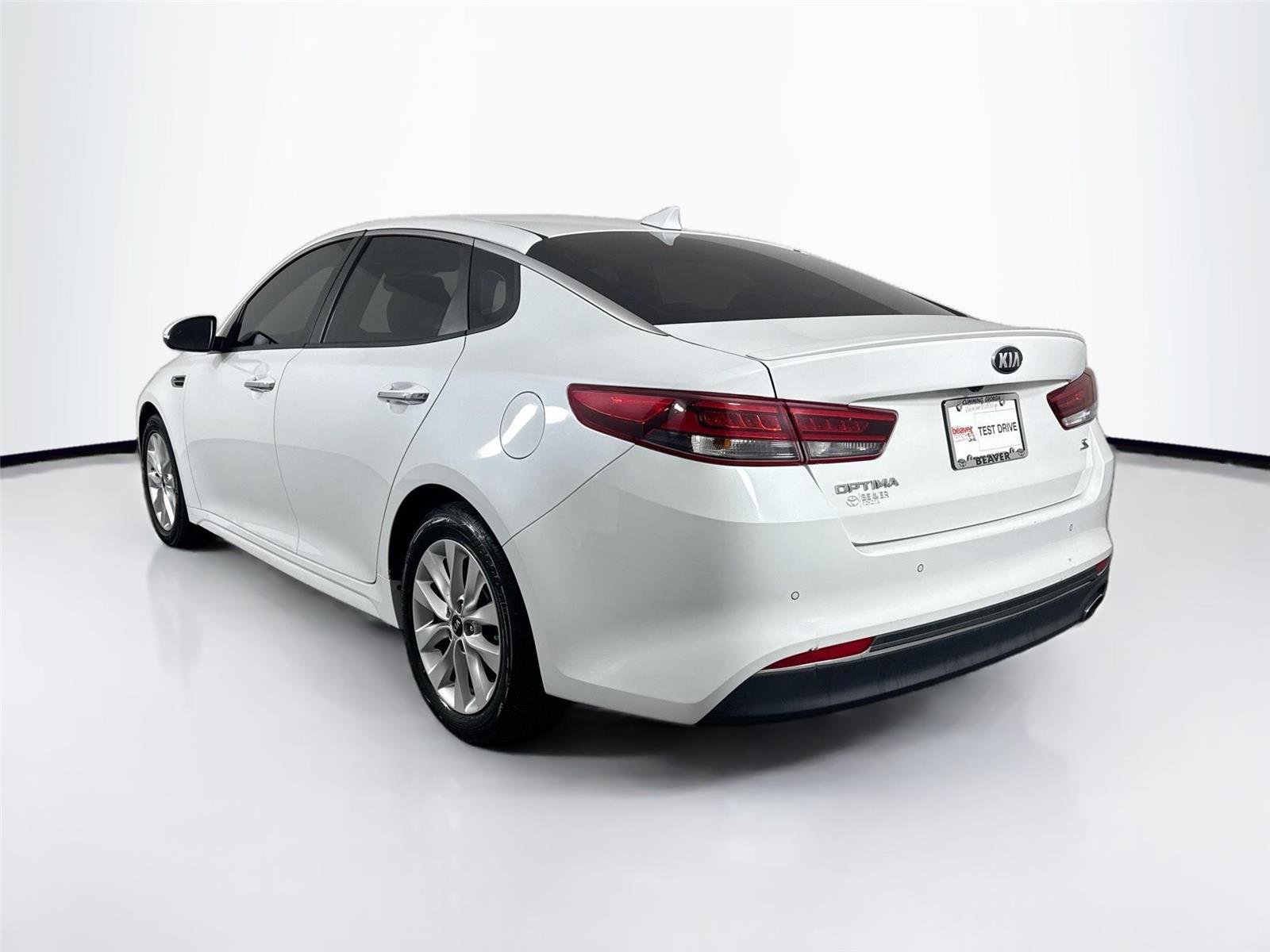 Used 2018 Kia Optima S image 2