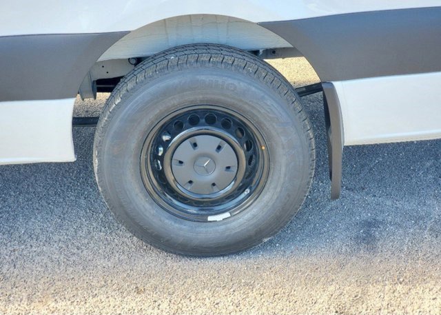 Used 2025 Mercedes-Benz Sprinter 2500 image 14