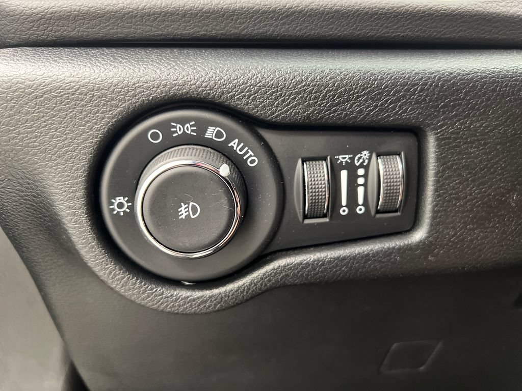 Used 2025 Chrysler Pacifica Select FWD image 59