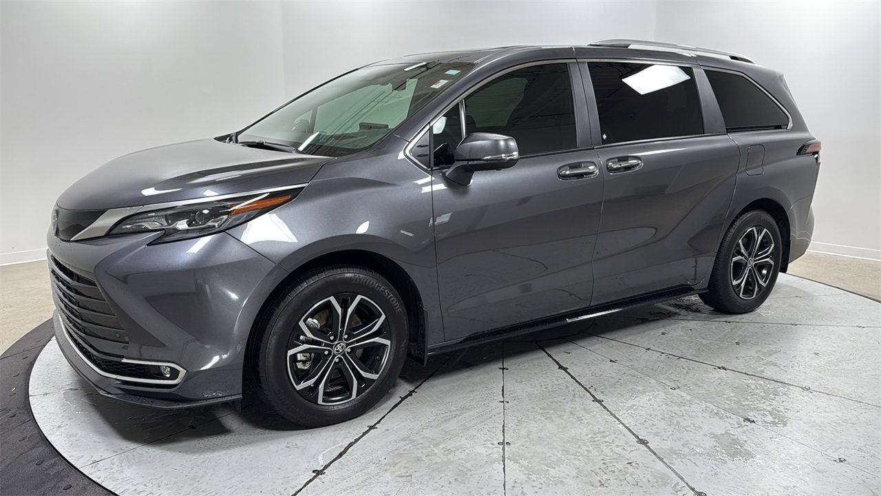 Used 2025 Toyota Sienna Platinum