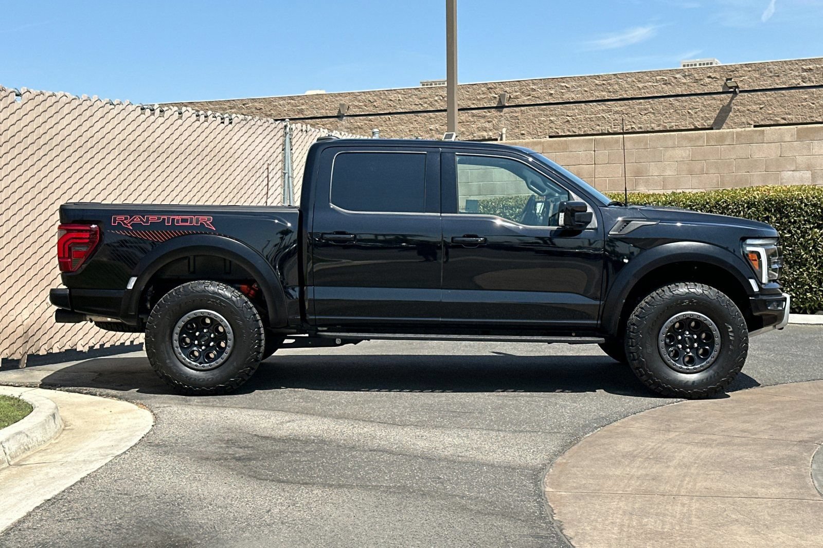 Used 2025 Ford F150 Raptor AWD/4WD image 3
