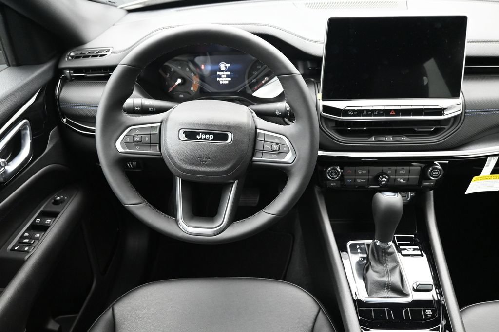 New 2026 Jeep Compass Latitude AWD/4WD image 3