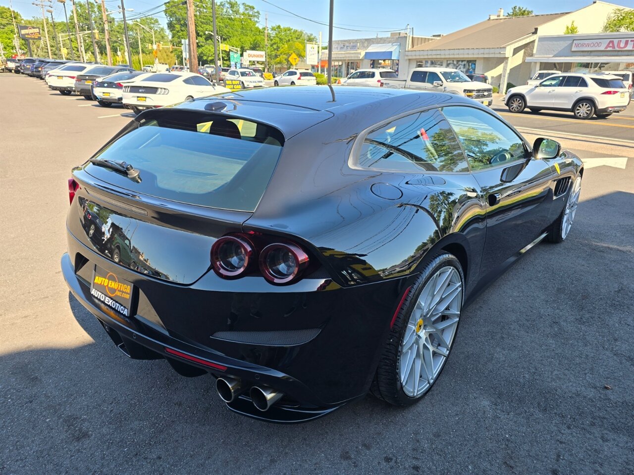 Used 2017 Ferrari GTC4Lusso AWD/4WD image 7
