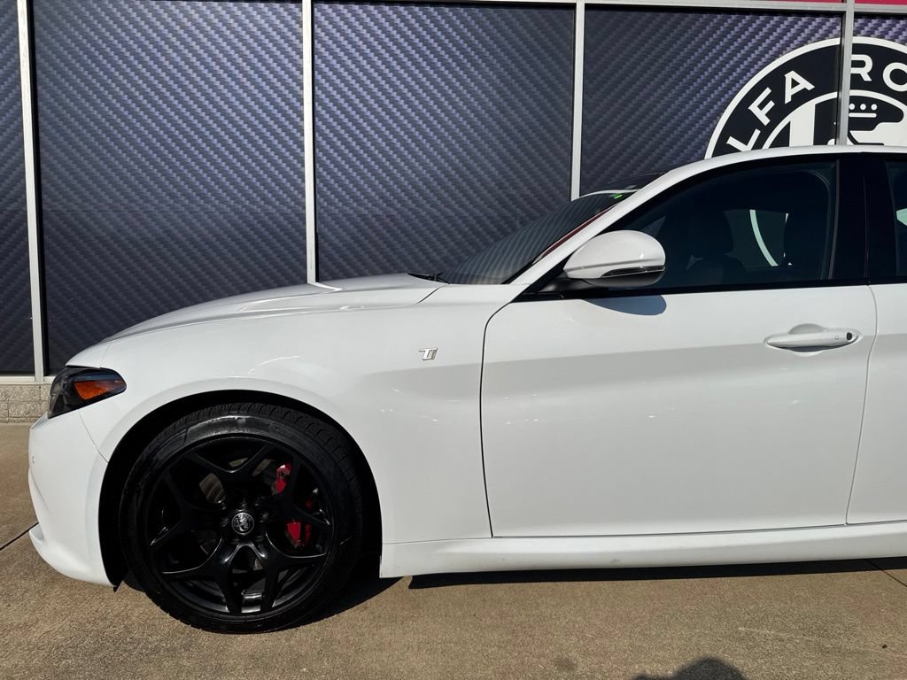 Used 2022 Alfa Romeo Giulia Ti AWD/4WD image 16