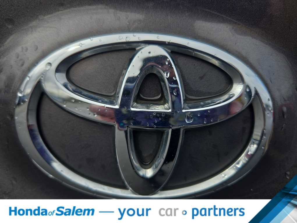 Used 2020 Toyota Camry SE image 12