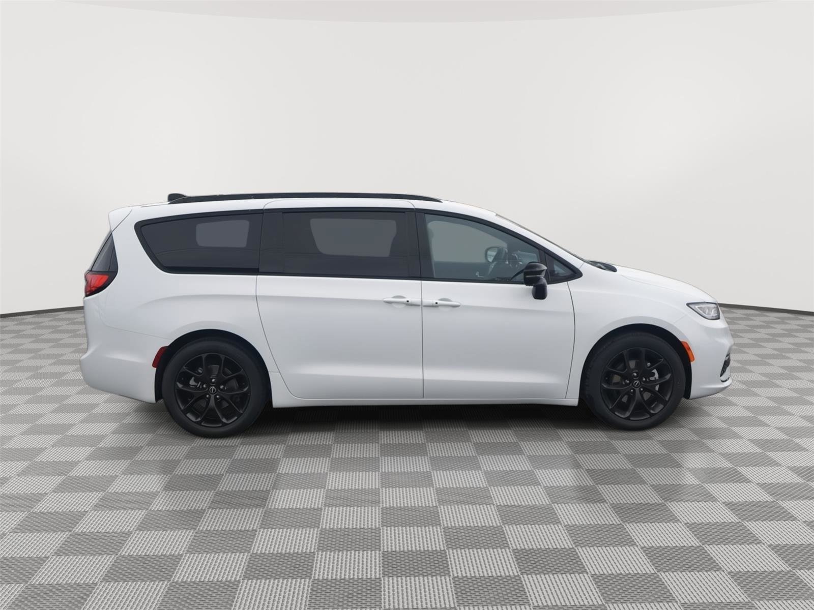 New 2026 Chrysler Pacifica Select w/ S Appearance Package image 3