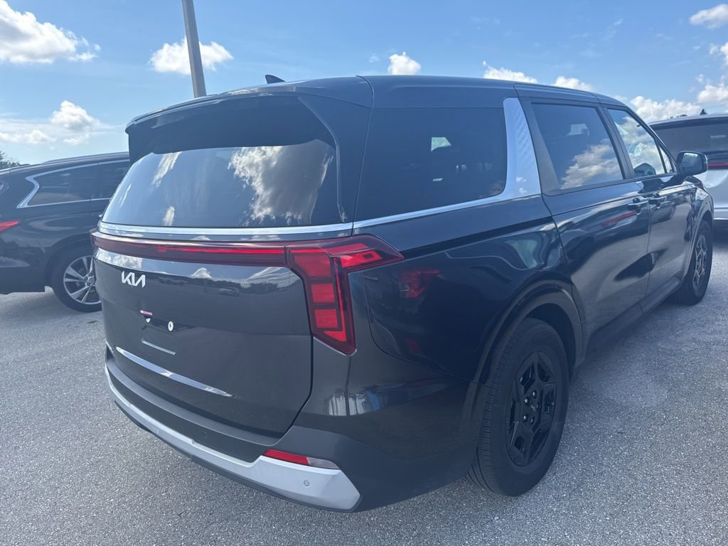Used 2025 Kia Carnival FWD image 2