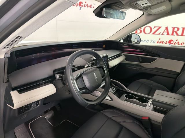 Used 2025 Lincoln Nautilus Premier image 11