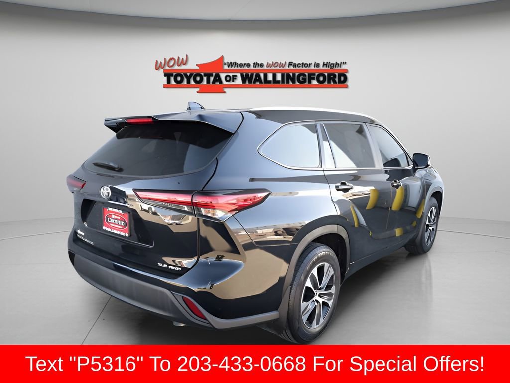 Used 2023 Toyota Highlander XLE AWD/4WD image 12