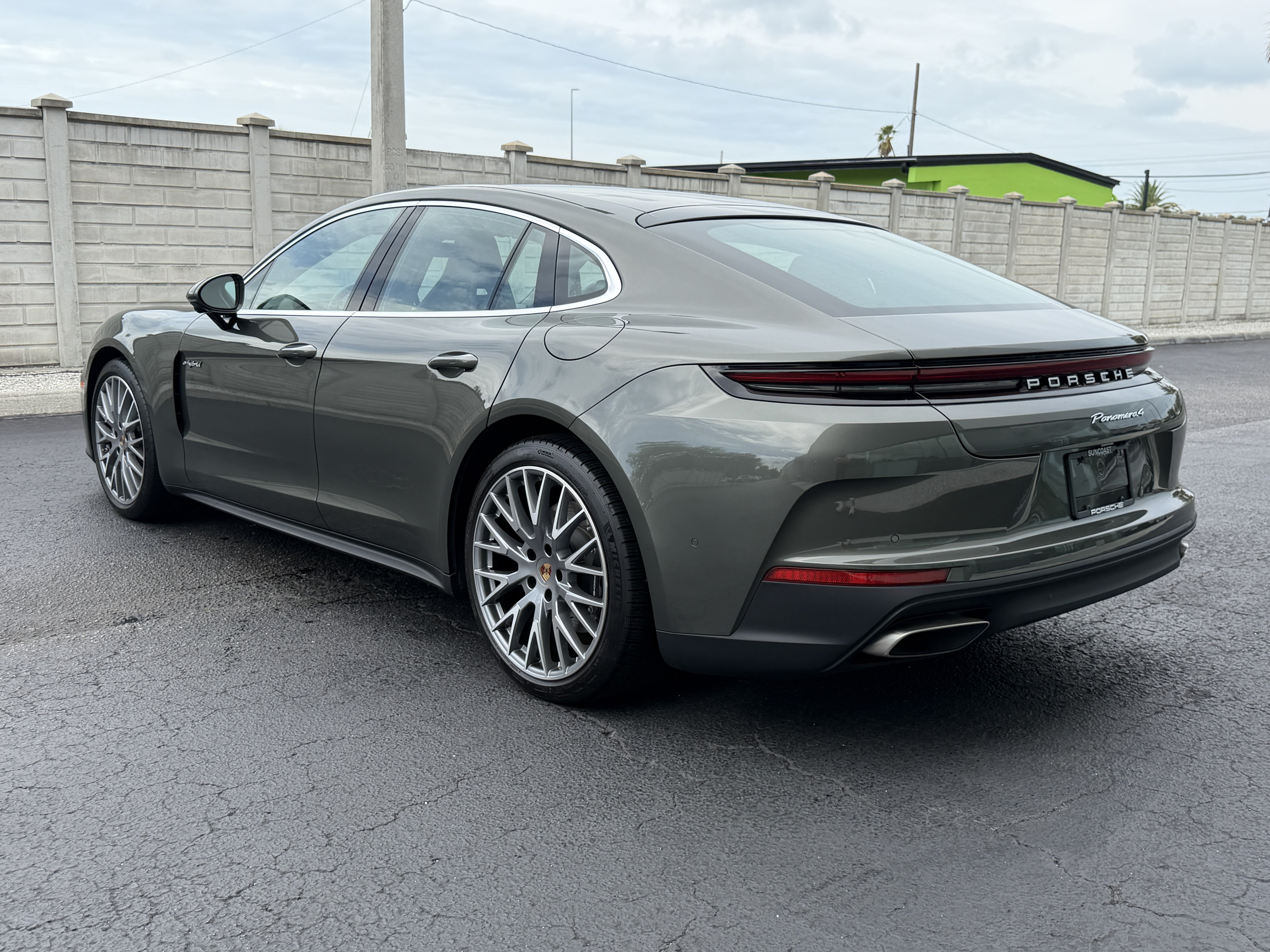 Certified 2025 Porsche Panamera 4 E-Hybrid AWD/4WD image 3