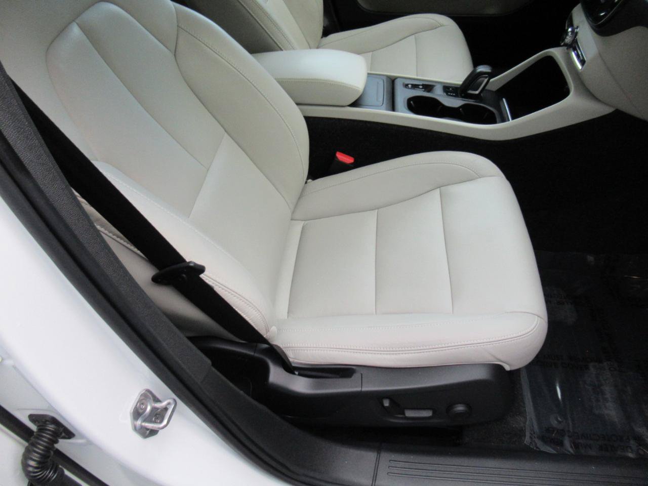 Used 2019 Volvo XC40 T5 Momentum AWD/4WD image 21