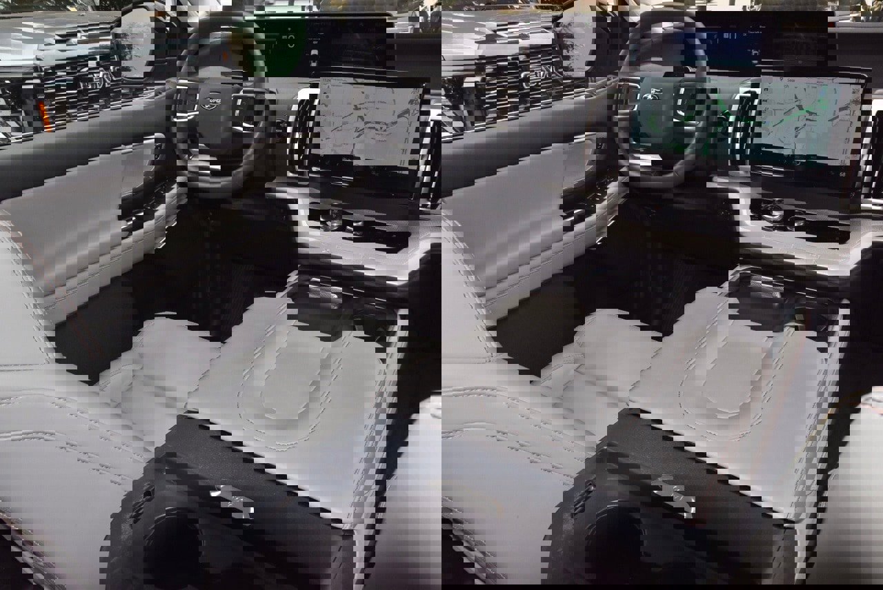 Certified 2025 Ford Expedition Active image 16