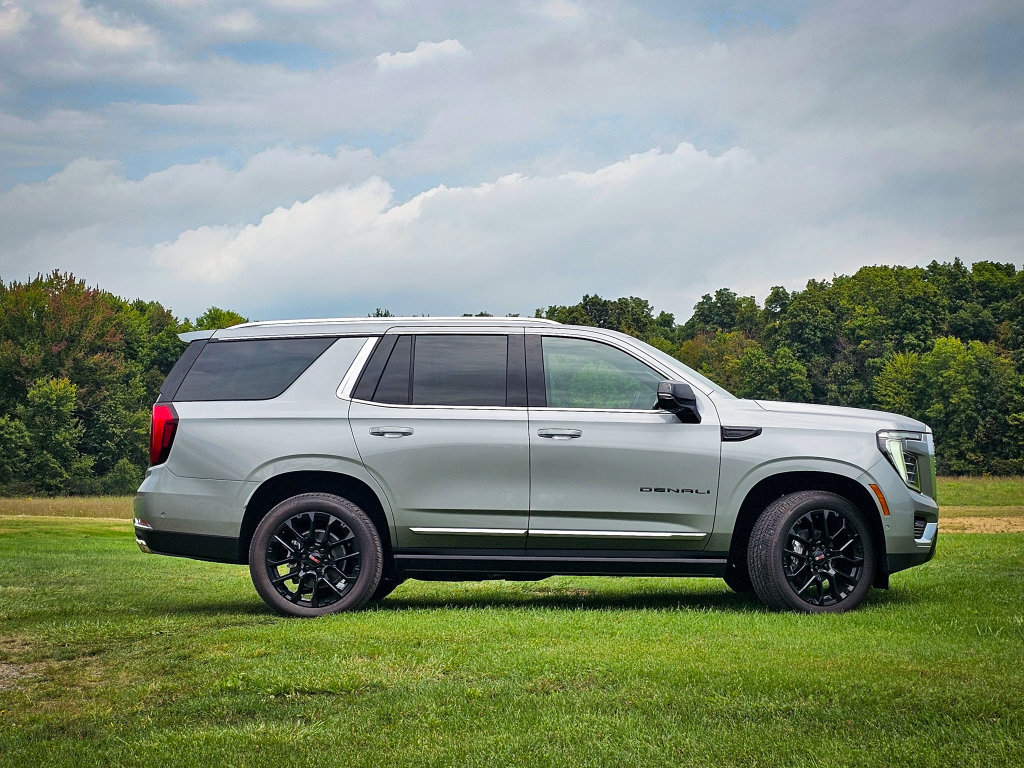 New 2026 GMC Yukon Denali w/ Sun & Power Step Package AWD/4WD image 2