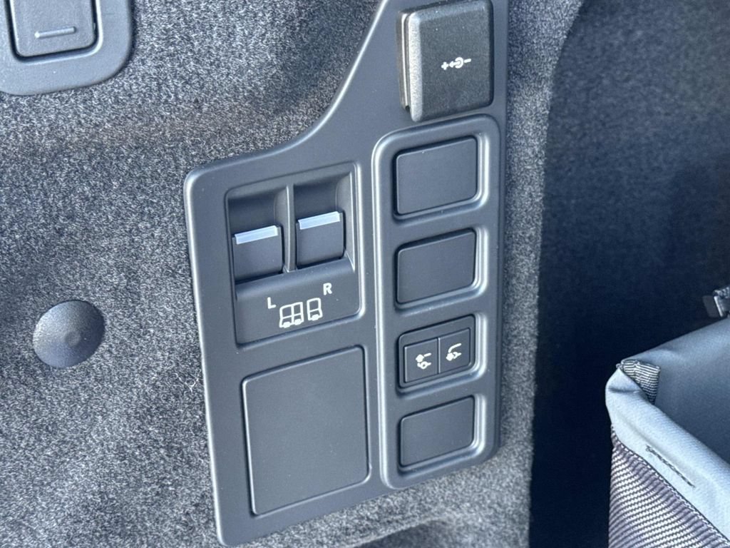 New 2026 Land Rover Discovery S AWD/4WD image 7