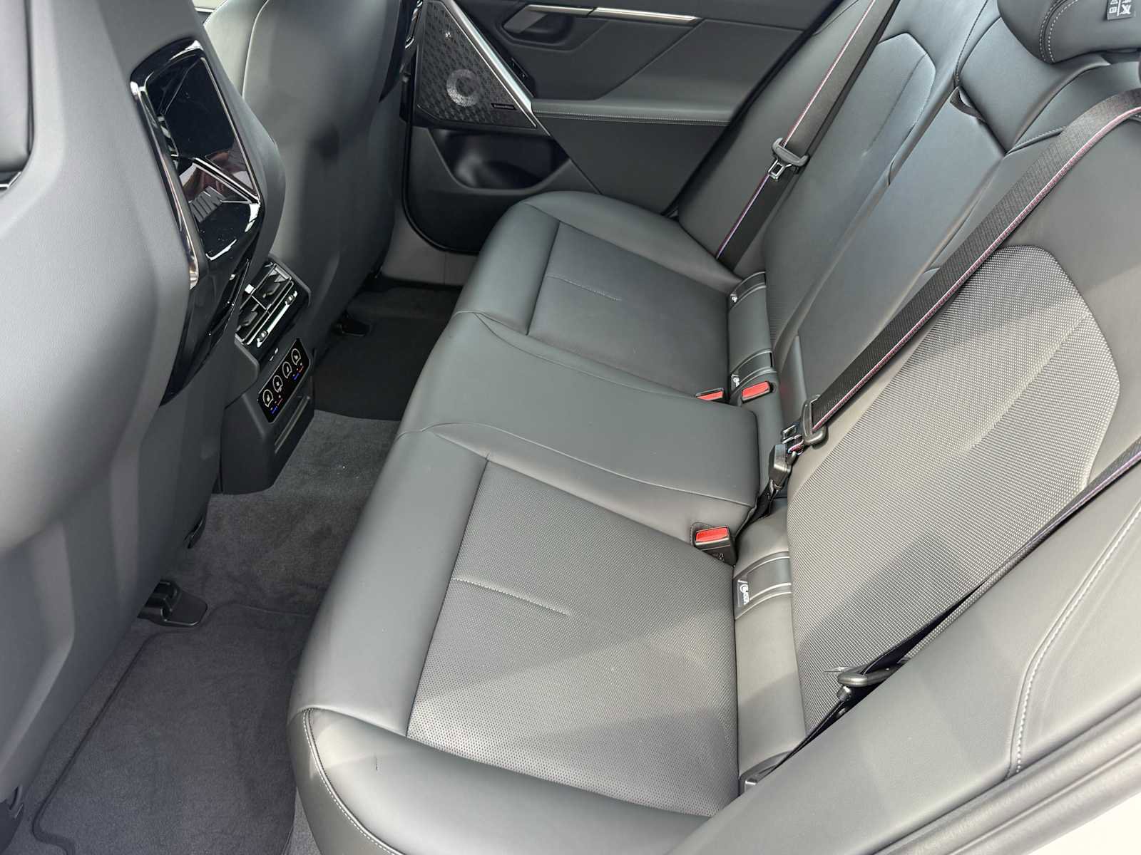 New 2026 BMW M5 w/ Executive Package image 34