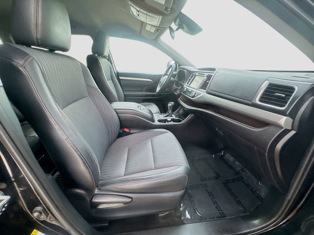 Used 2019 Toyota Highlander Plus AWD/4WD image 33