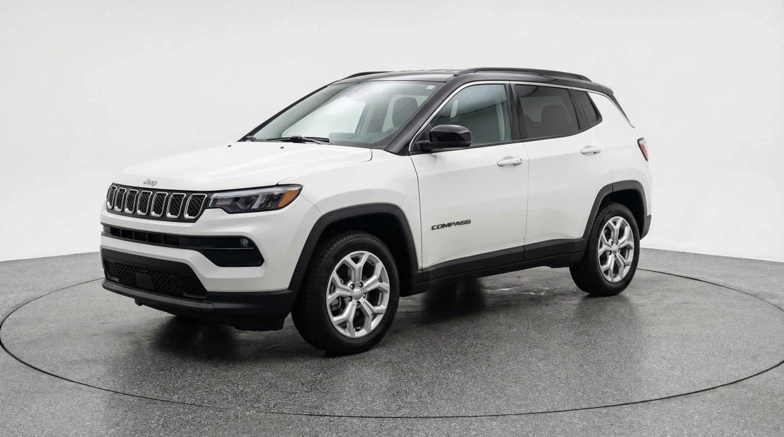 Used 2025 Jeep Compass Latitude AWD/4WD image 3