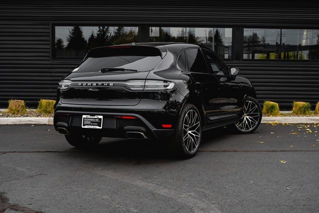 Used 2024 Porsche Macan w/ Premium Plus Package image 31