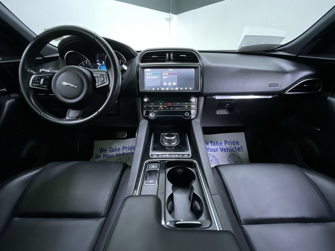 Used 2019 Jaguar F-PACE Premium AWD/4WD image 18