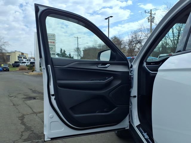 Certified 2023 Jeep Grand Cherokee Laredo w/ Luxury Tech Group I AWD/4WD image 26