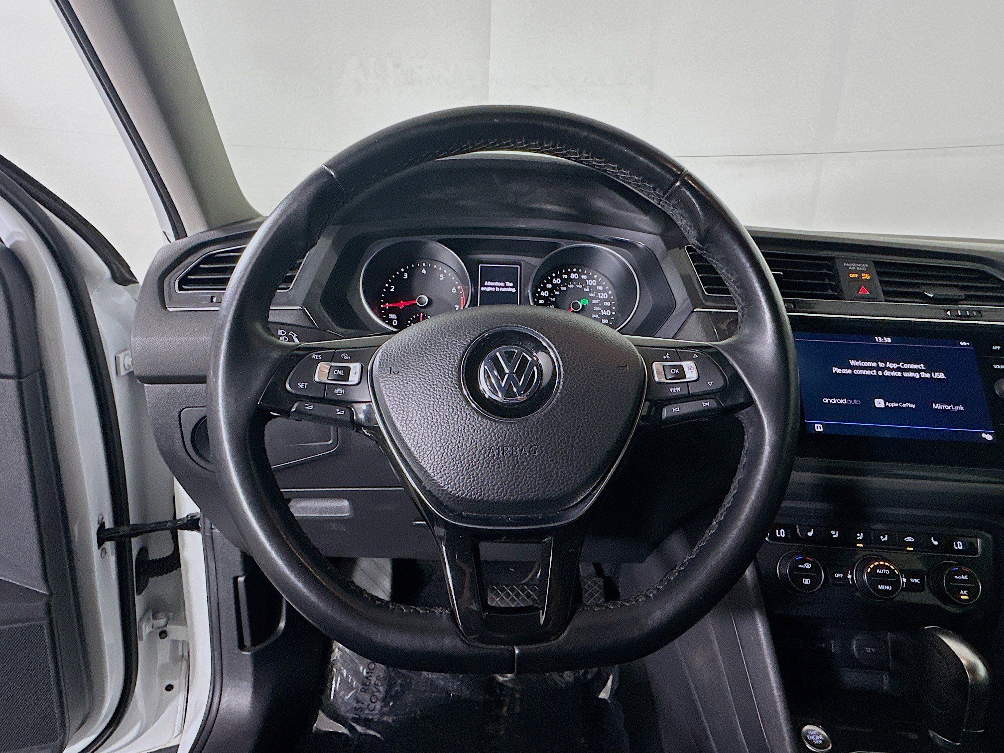 Used 2019 Volkswagen Tiguan SE FWD image 15