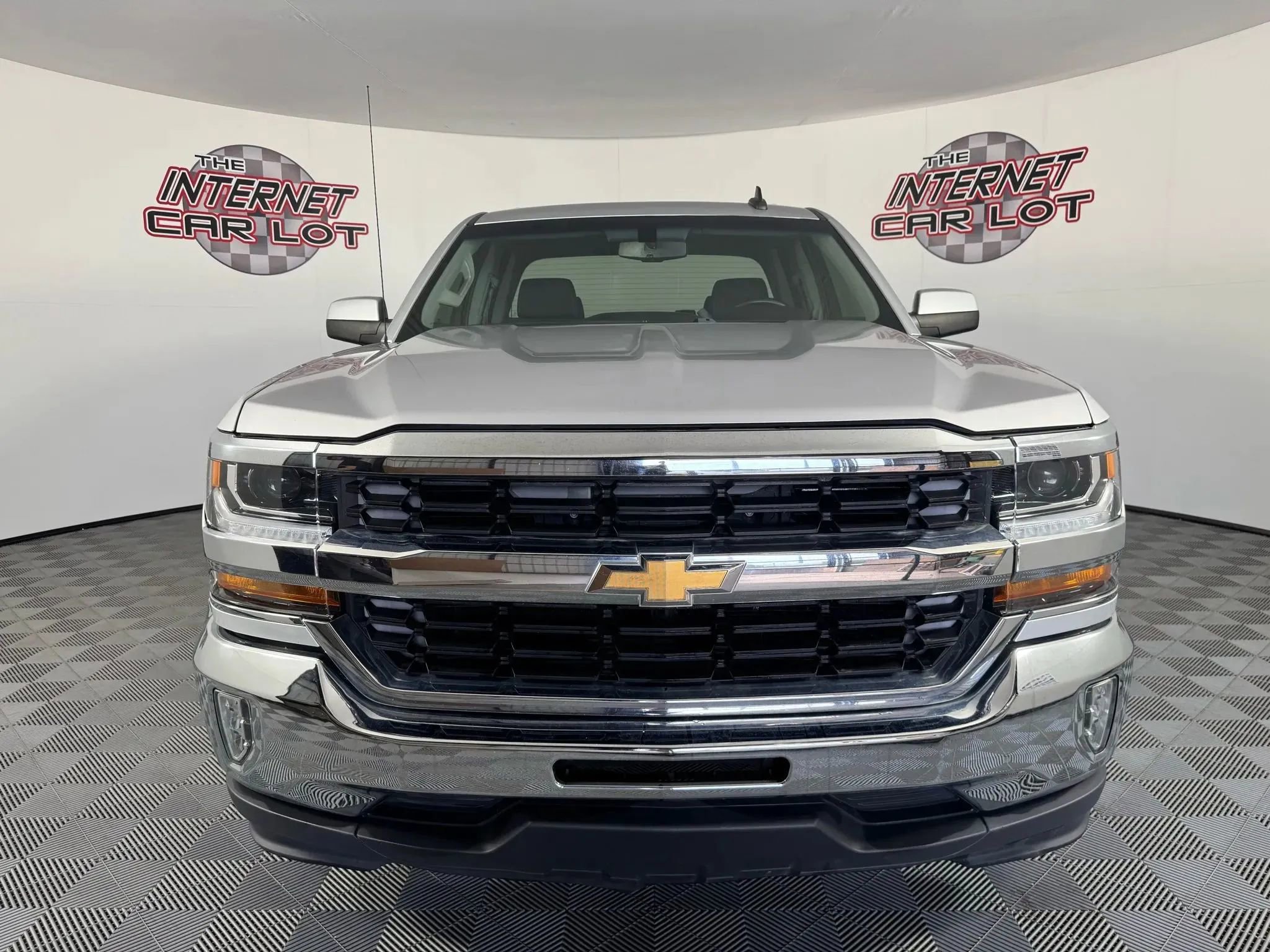 Used 2019 Chevrolet Silverado 1500 LT w/ Texas Edition RWD image 2