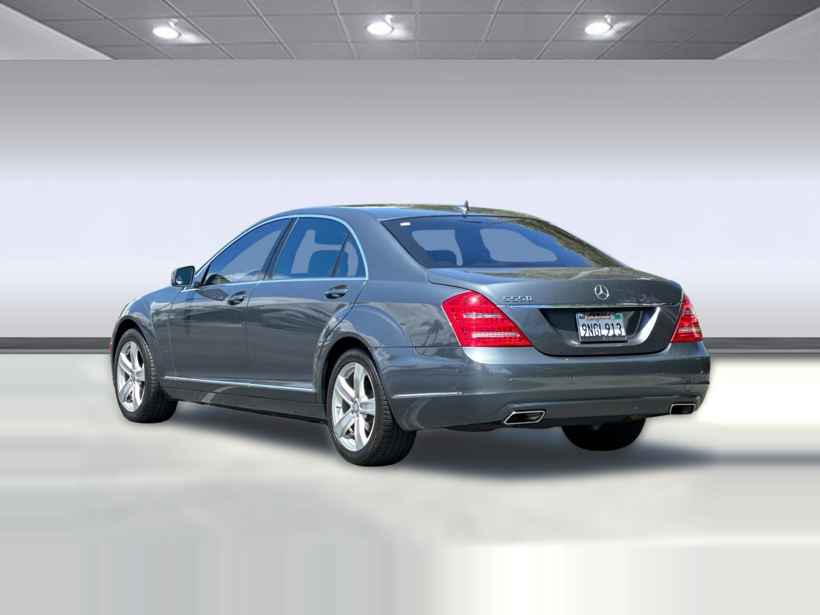 Used 2010 Mercedes-Benz S 550 image 3