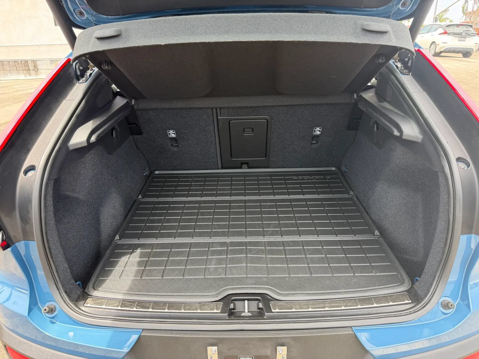 Used 2023 Volvo C40 P8 Recharge Plus w/ Protection Package Premier AWD/4WD image 32