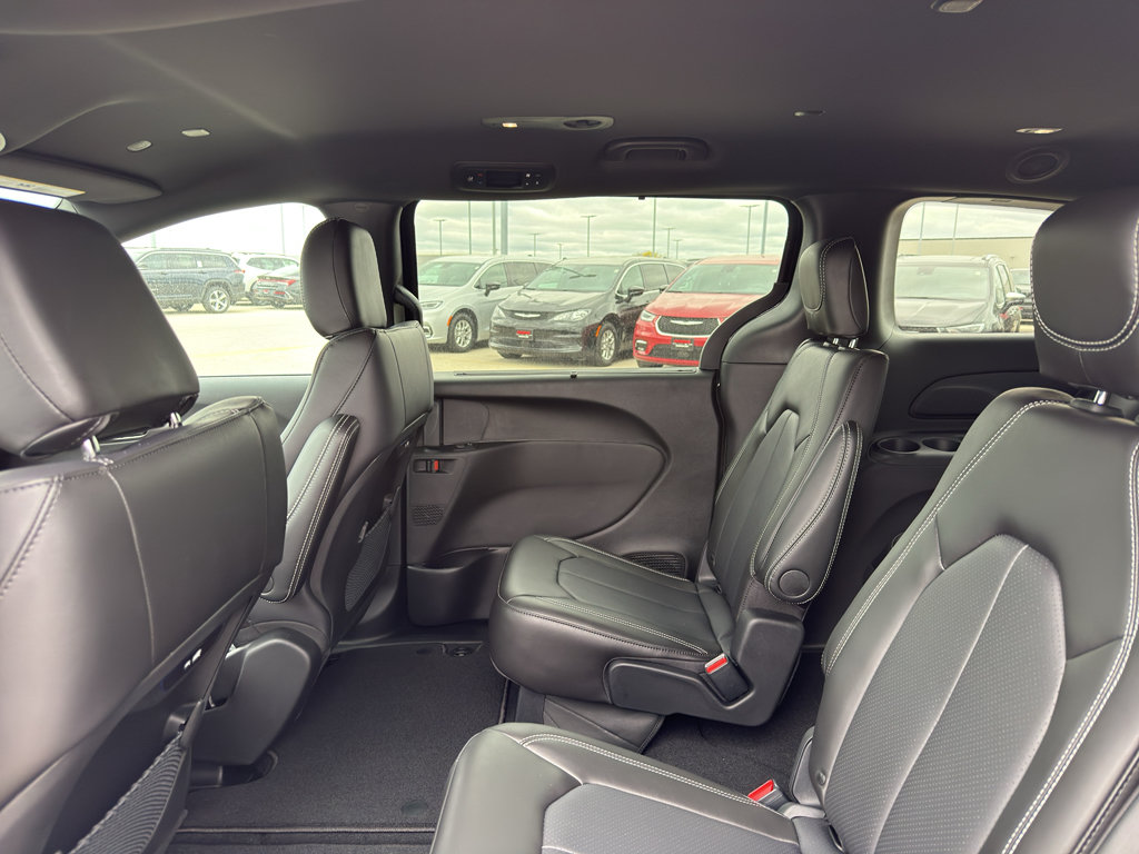 New 2026 Chrysler Pacifica Select FWD image 28