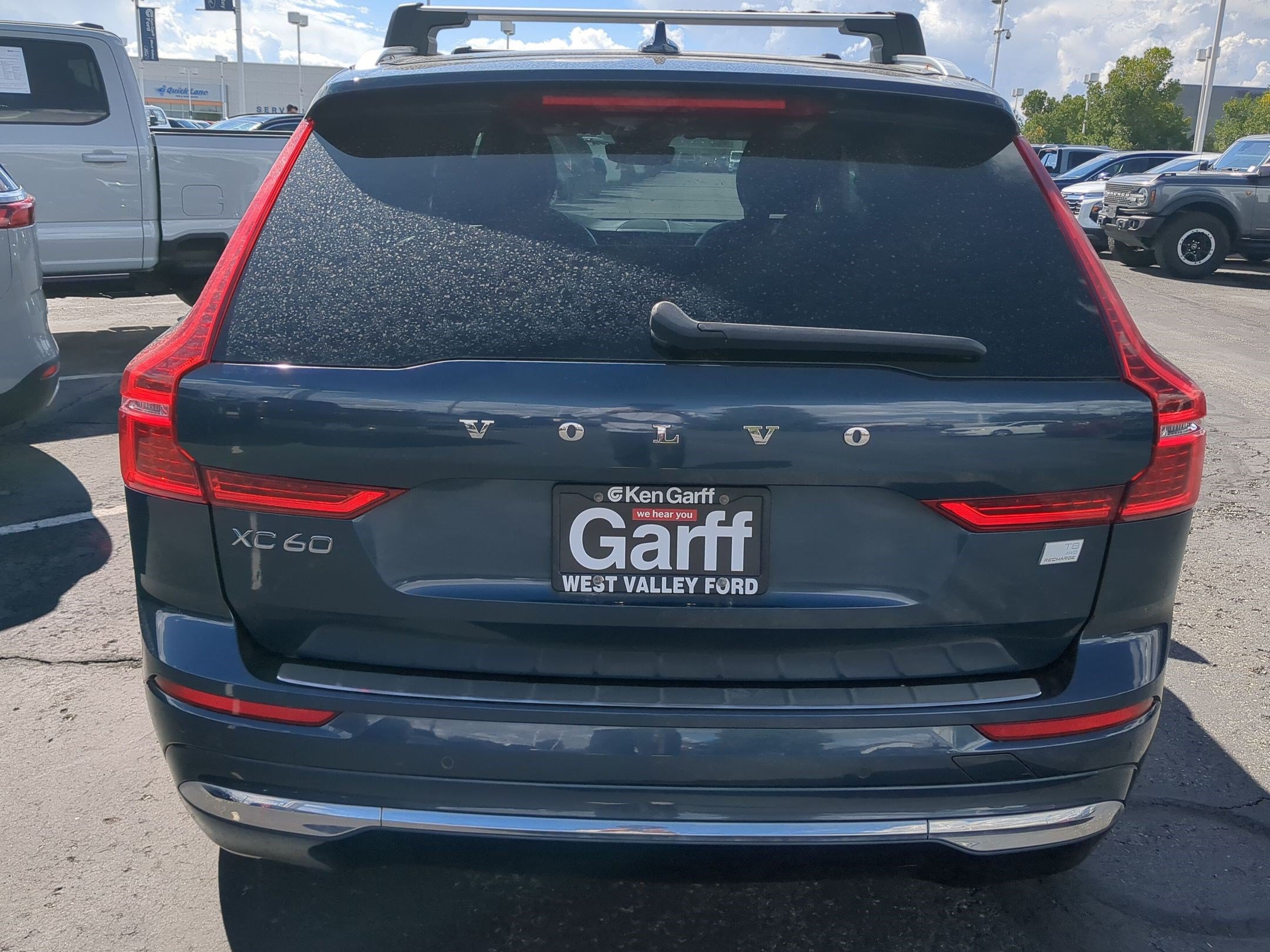 Used 2022 Volvo XC60 T8 Inscription w/ Advanced Package AWD/4WD image 5