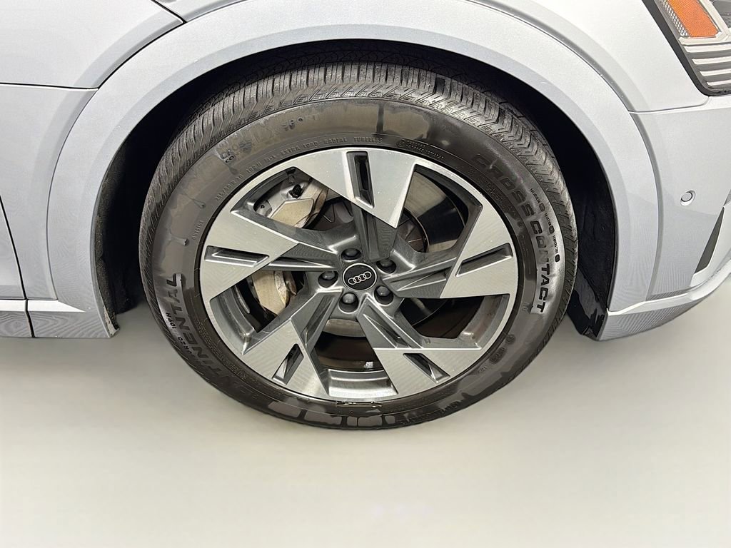 Used 2022 Audi e-tron Premium Plus image 35