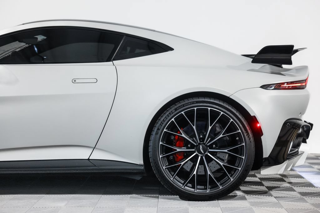 Used 2023 Aston Martin V8 Vantage Coupe RWD image 17
