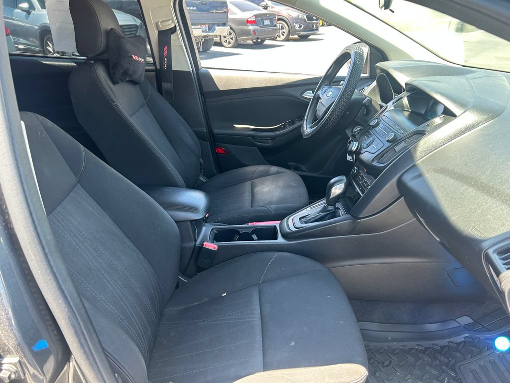Used 2018 Ford Focus SE FWD image 30