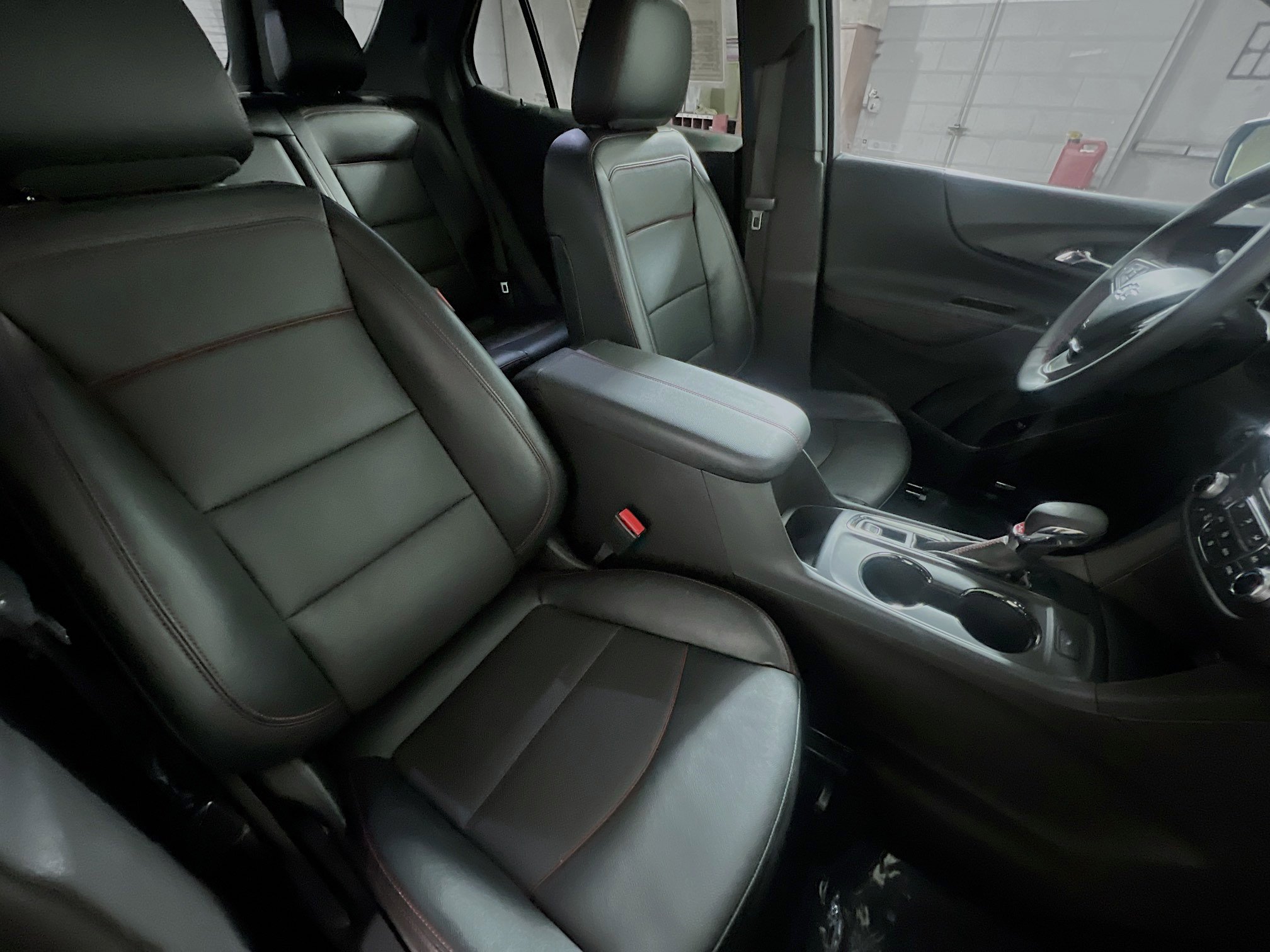 Used 2023 Chevrolet Equinox RS w/ RS Leather Package FWD image 31