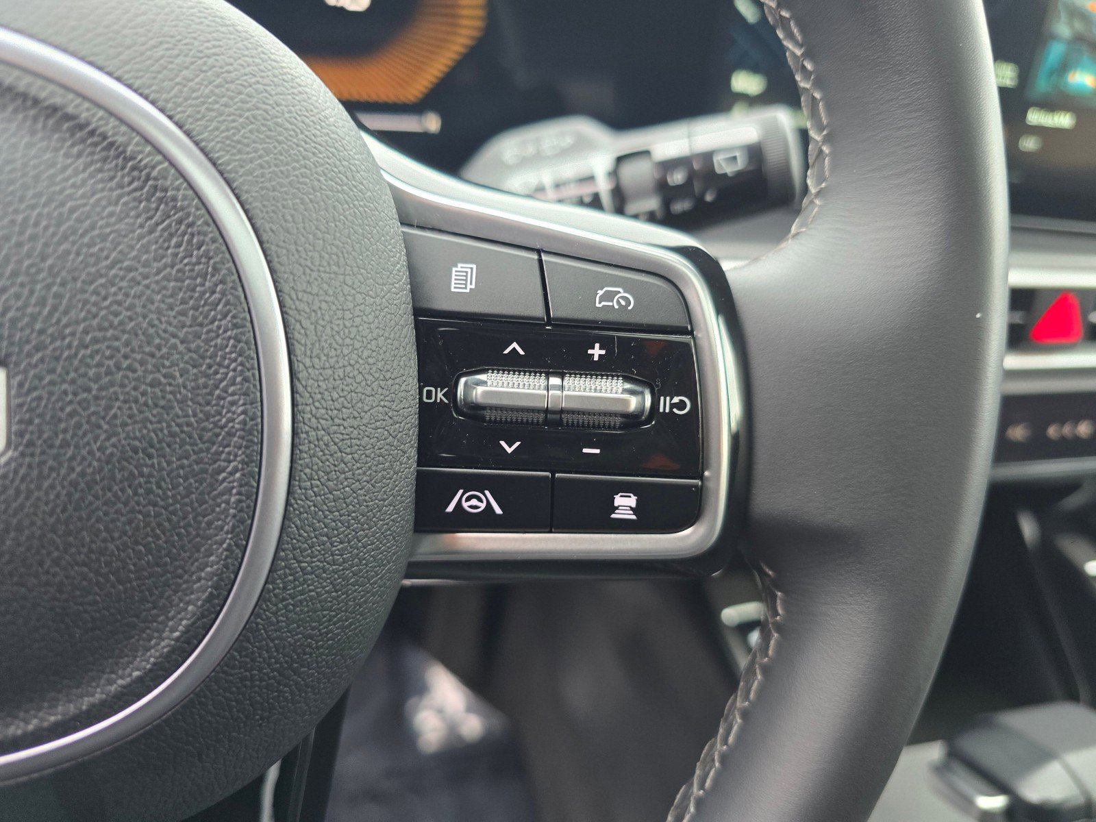 Used 2024 Kia Sorento S w/ Panoramic Sunroof Package image 28