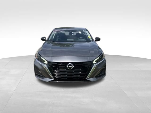 Used 2024 Nissan Altima 2.5 SV FWD image 2