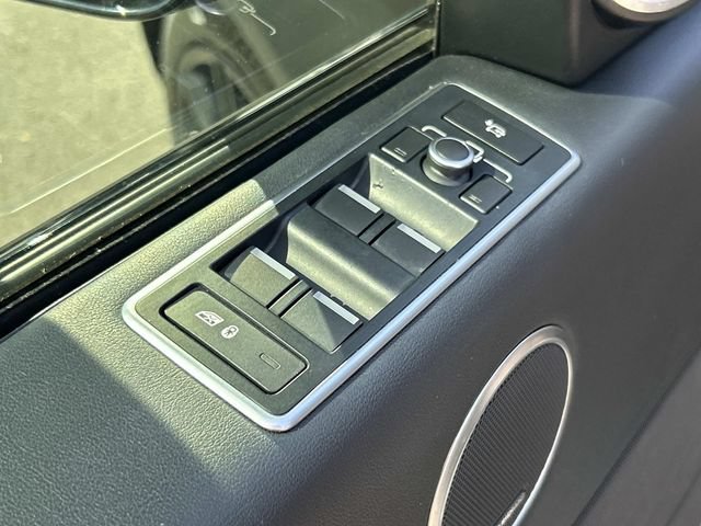 Used 2017 Land Rover Range Rover Supercharged AWD/4WD image 31