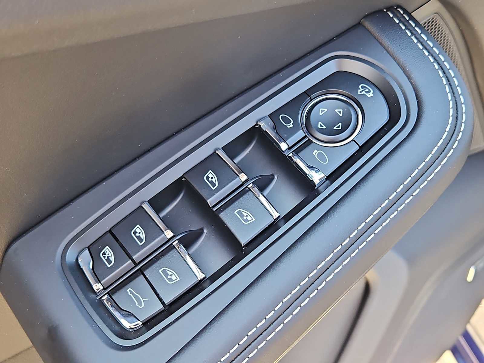 New 2026 Porsche Macan GTS AWD/4WD image 9