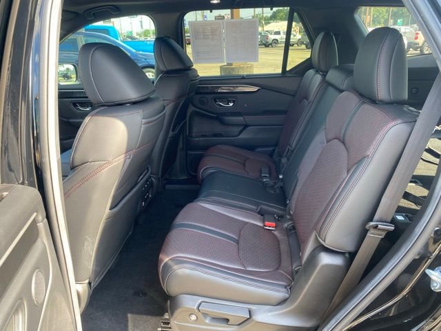 Used 2025 Honda Pilot Black Edition image 14