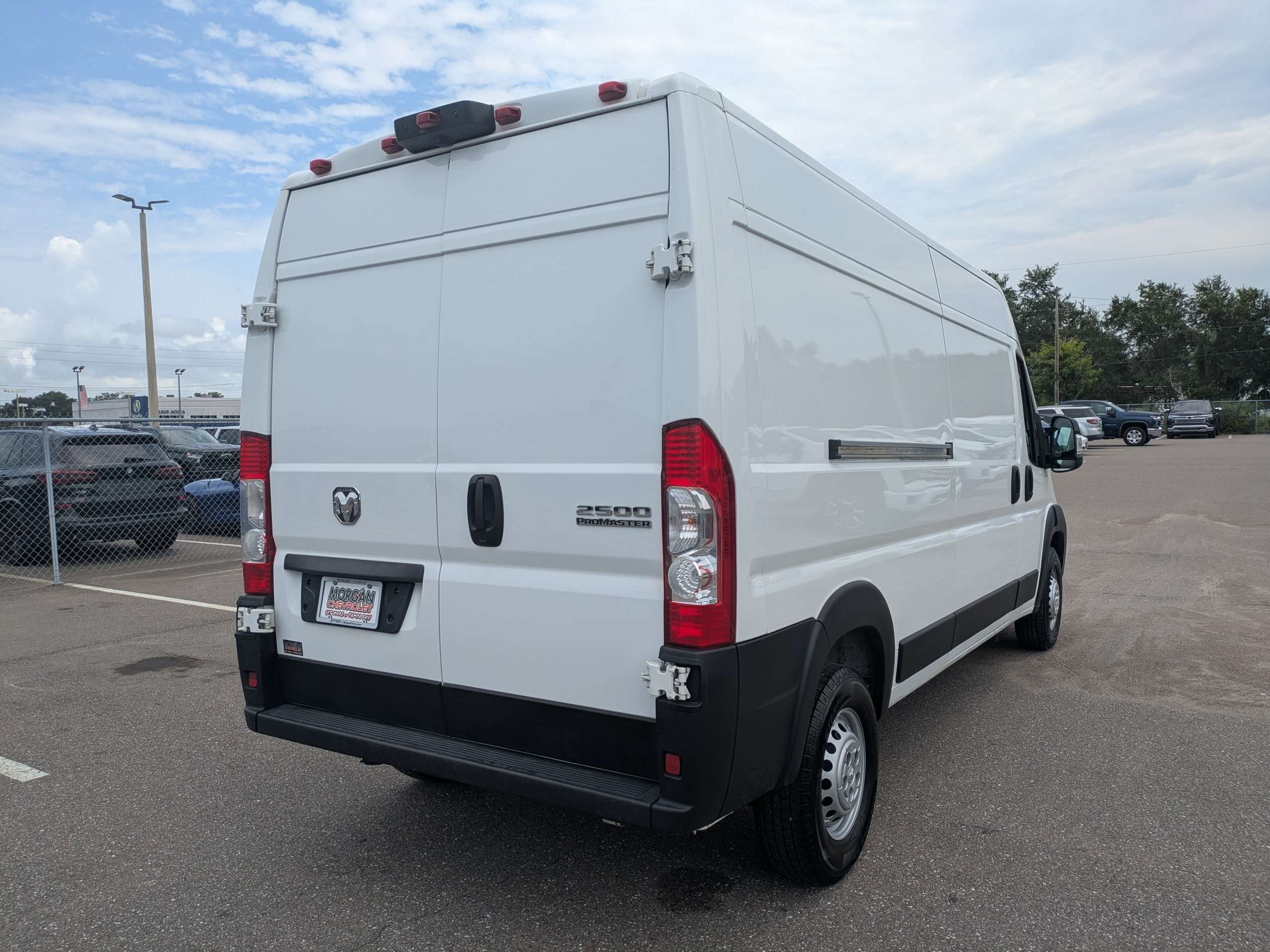 Used 2025 RAM ProMaster 2500 w/ Convenience Group FWD image 3