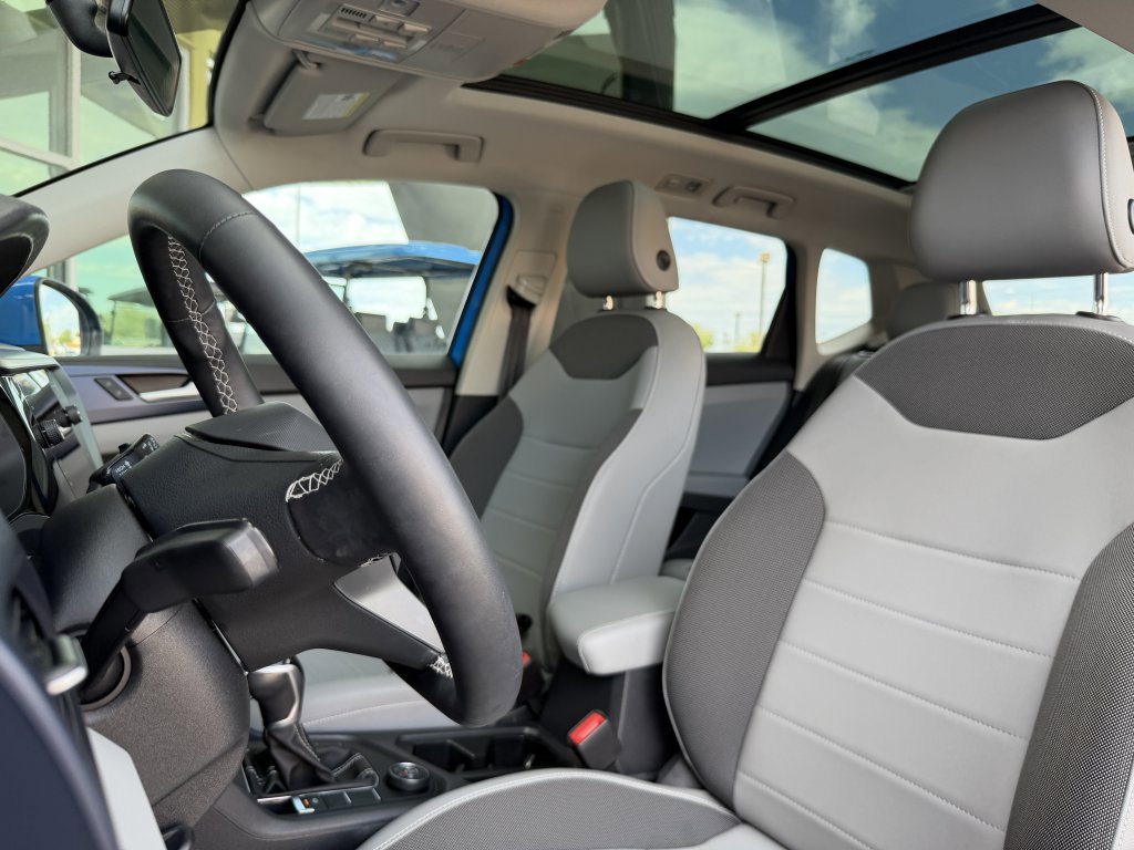 Used 2022 Volkswagen Taos SE w/ Panoramic Sunroof Package image 32